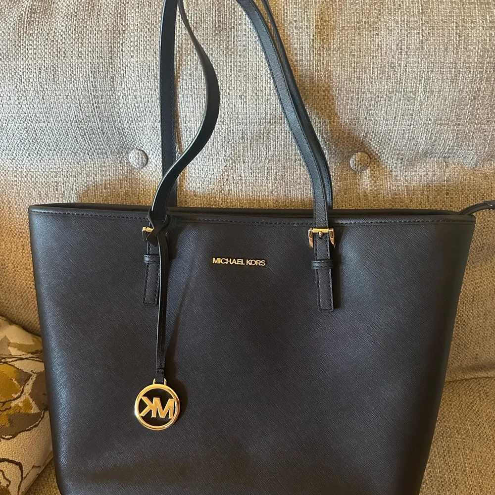 Michael Kors Large Leather Tote Like New Condition_13